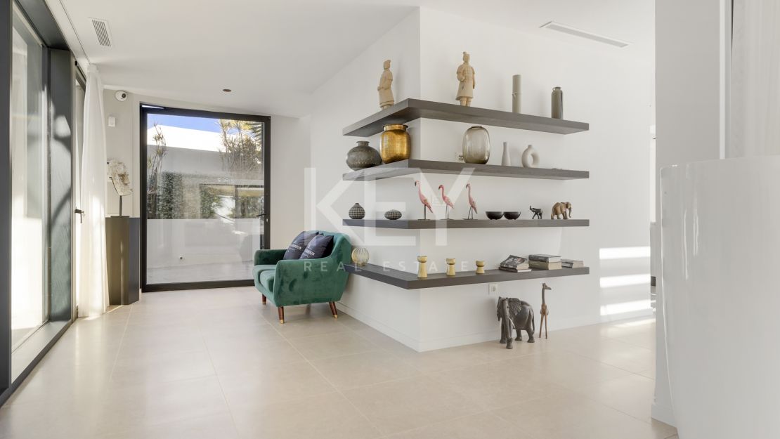 Frontline golf Villa with panoramic views in La Alquería, Benahavís