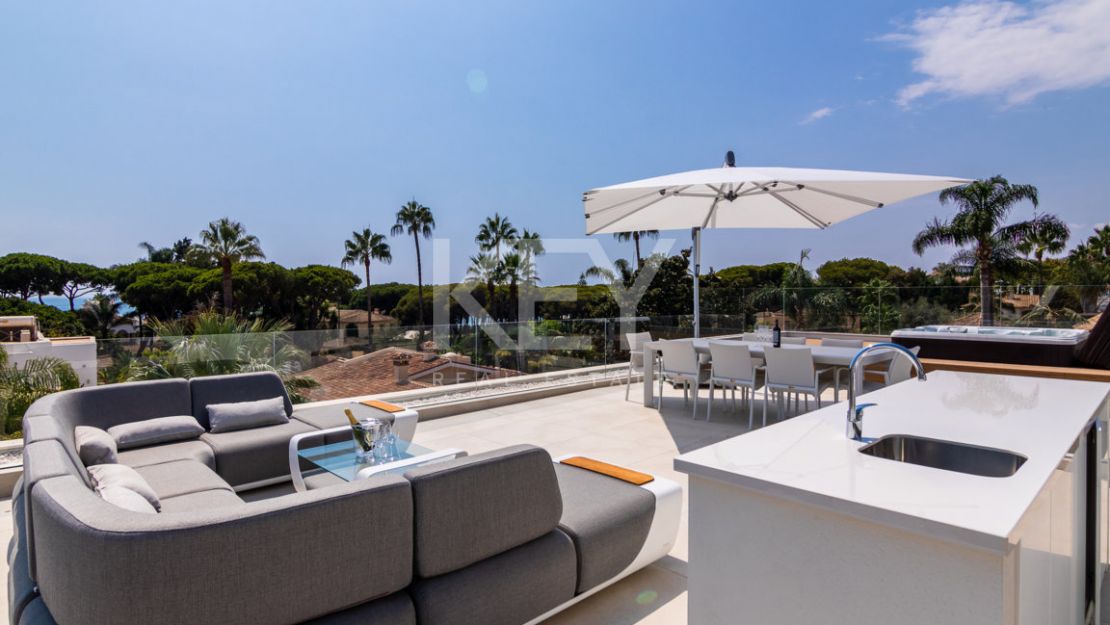 Villa Alejandria: A Short-Term Retreat Close to the Beach on Marbella's Prestigious Golden Mile