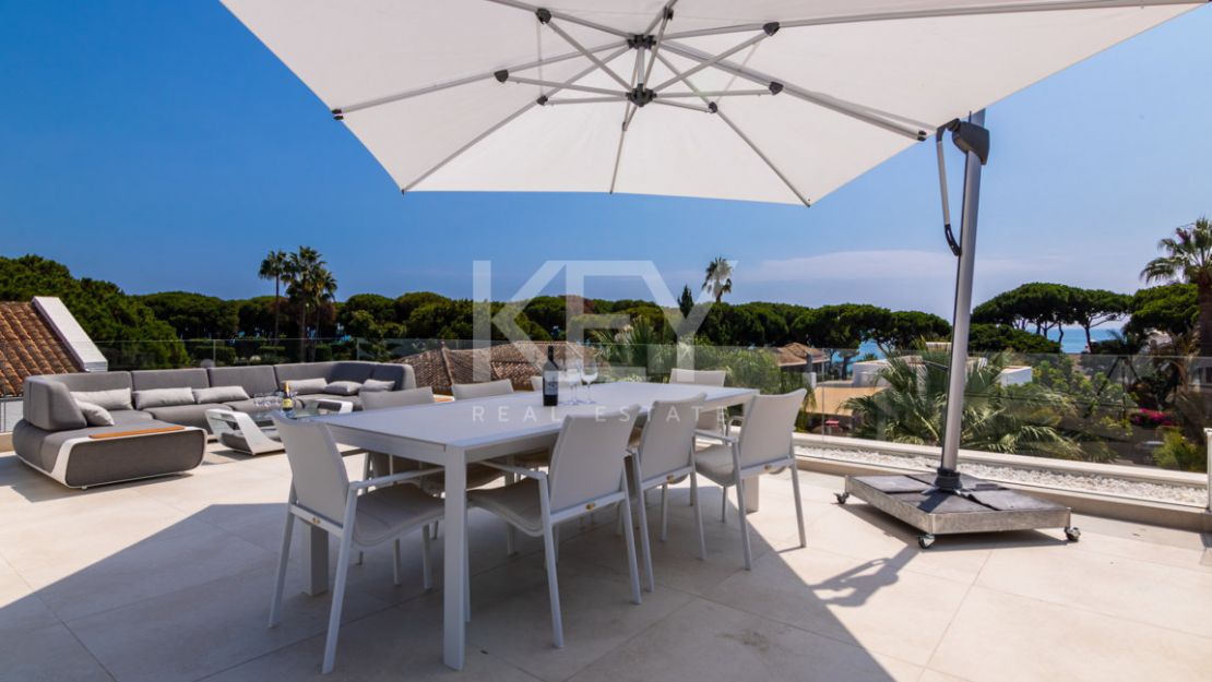 Villa Alejandria: A Short-Term Retreat Close to the Beach on Marbella's Prestigious Golden Mile