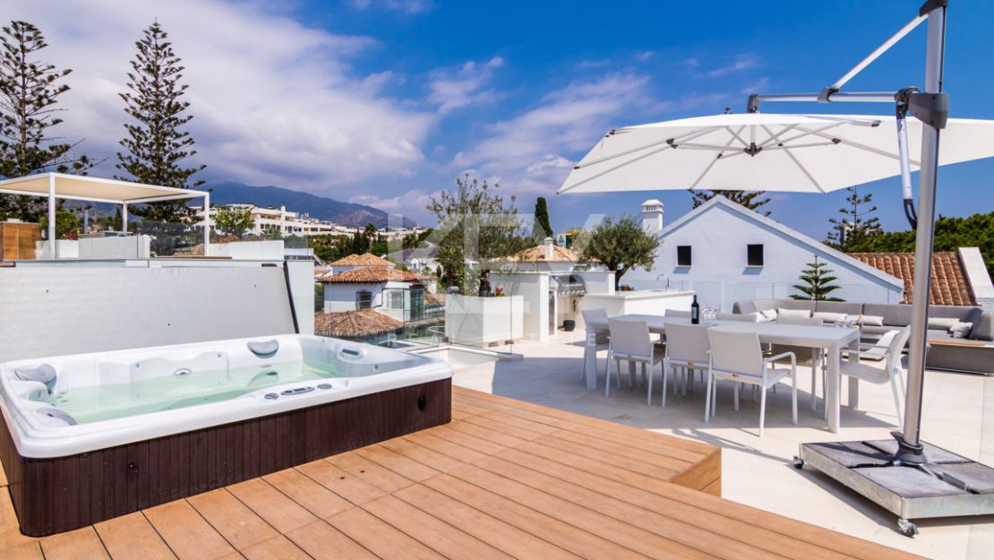Villa Alejandria: A Short-Term Retreat Close to the Beach on Marbella's Prestigious Golden Mile