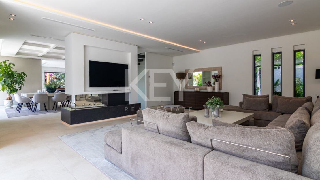 Villa Alejandria: A Short-Term Retreat Close to the Beach on Marbella's Prestigious Golden Mile