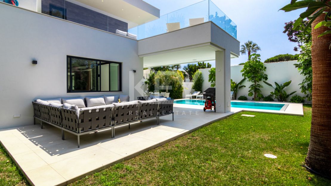 Villa Alejandria: A Short-Term Retreat Close to the Beach on Marbella's Prestigious Golden Mile