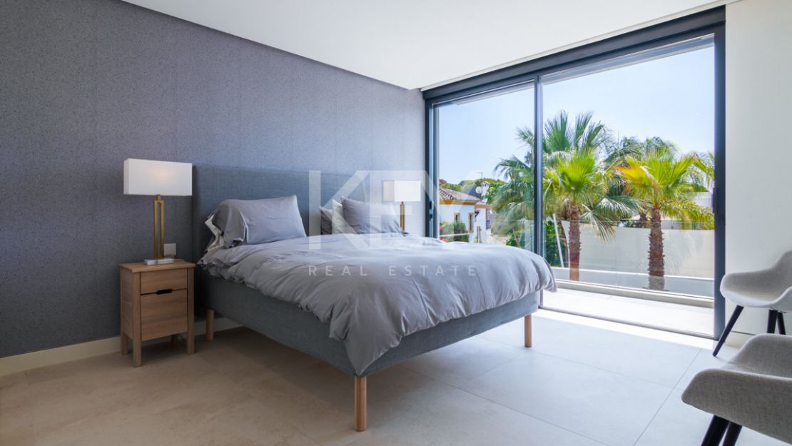 Villa Alejandria: A Short-Term Retreat Close to the Beach on Marbella's Prestigious Golden Mile