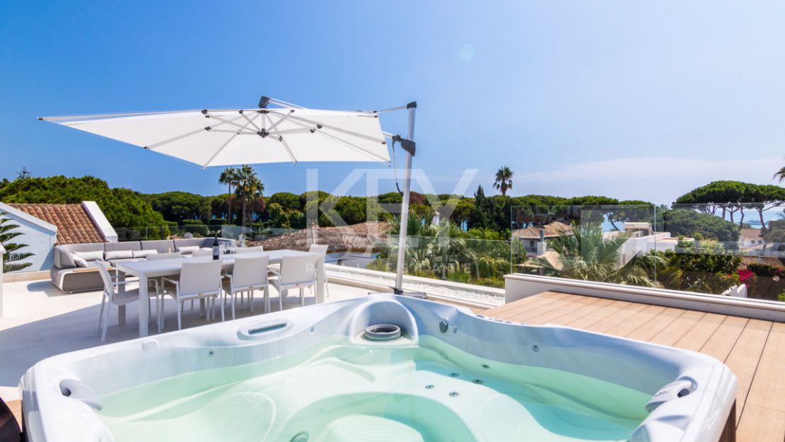 Villa Alejandria: A Short-Term Retreat Close to the Beach on Marbella's Prestigious Golden Mile