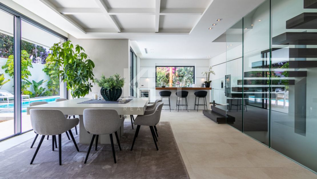 Villa Alejandria: A Short-Term Retreat Close to the Beach on Marbella's Prestigious Golden Mile
