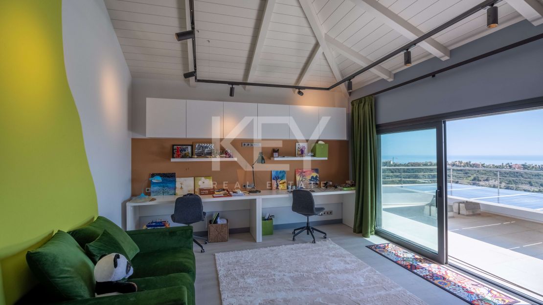 Modern villa for sale in Benahavis