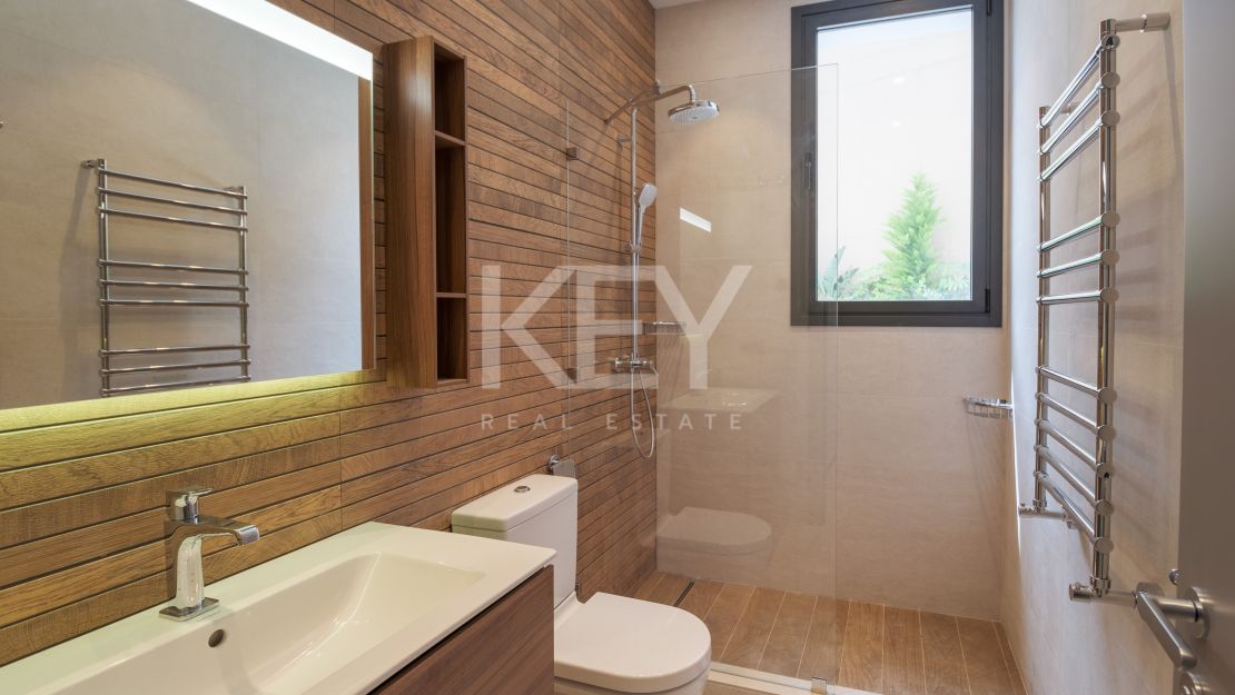 Modern villa for sale in Benahavis