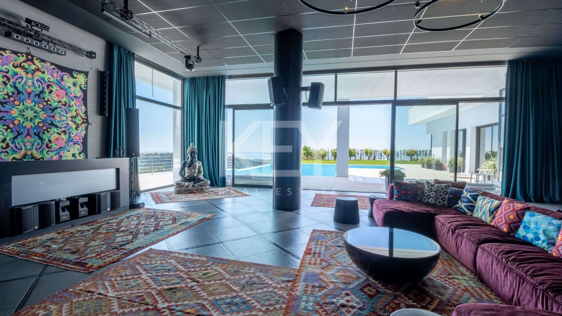 Modern villa for sale in Benahavis