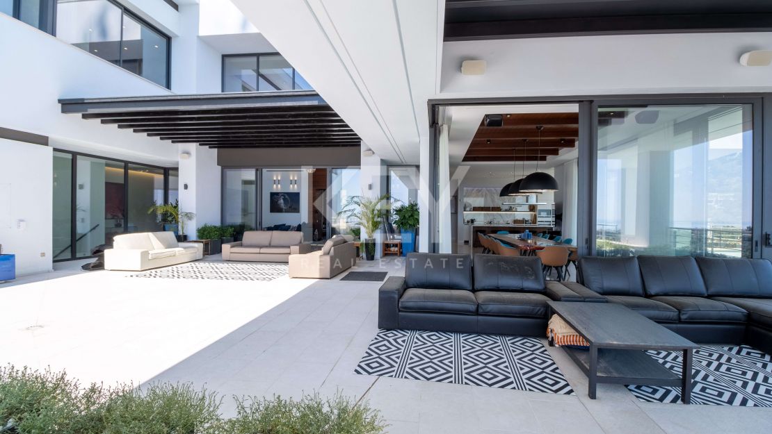 Modern villa for sale in Benahavis