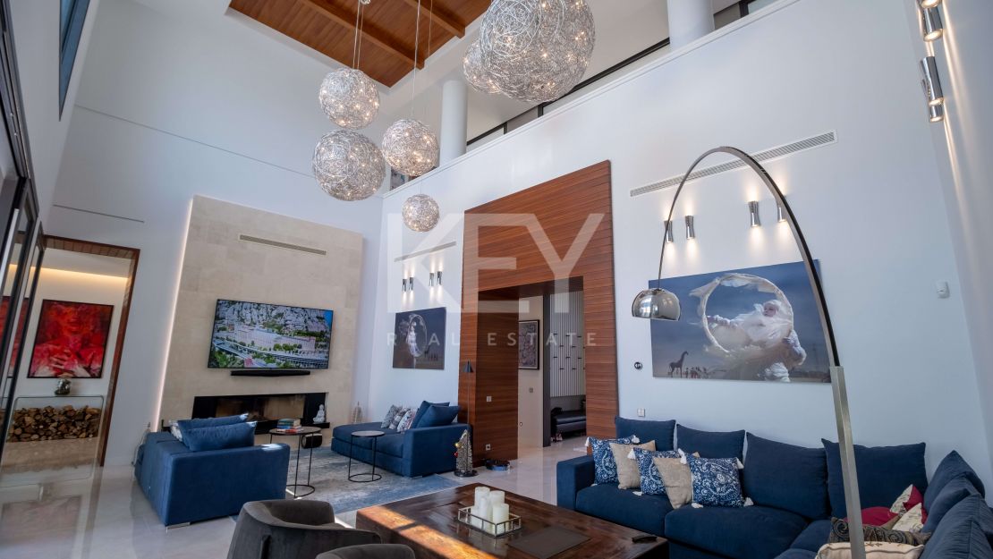 Modern villa for sale in Benahavis