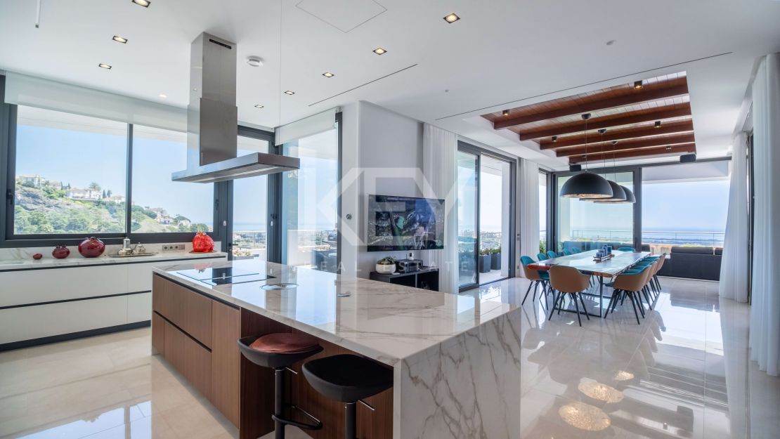 Modern villa for sale in Benahavis