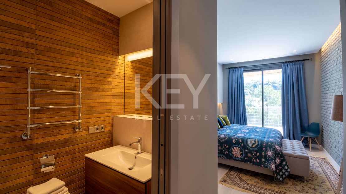 Modern villa for sale in Benahavis