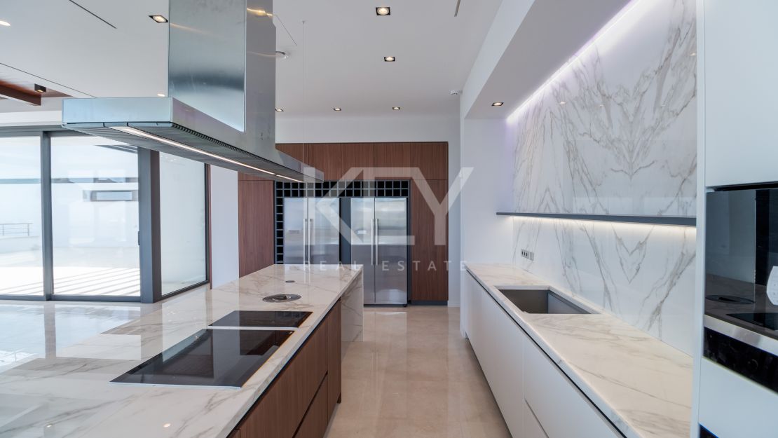 Modern villa for sale in Benahavis