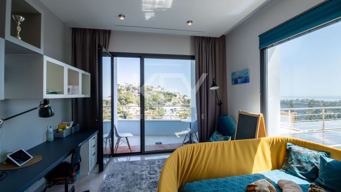 Modern villa for sale in Benahavis