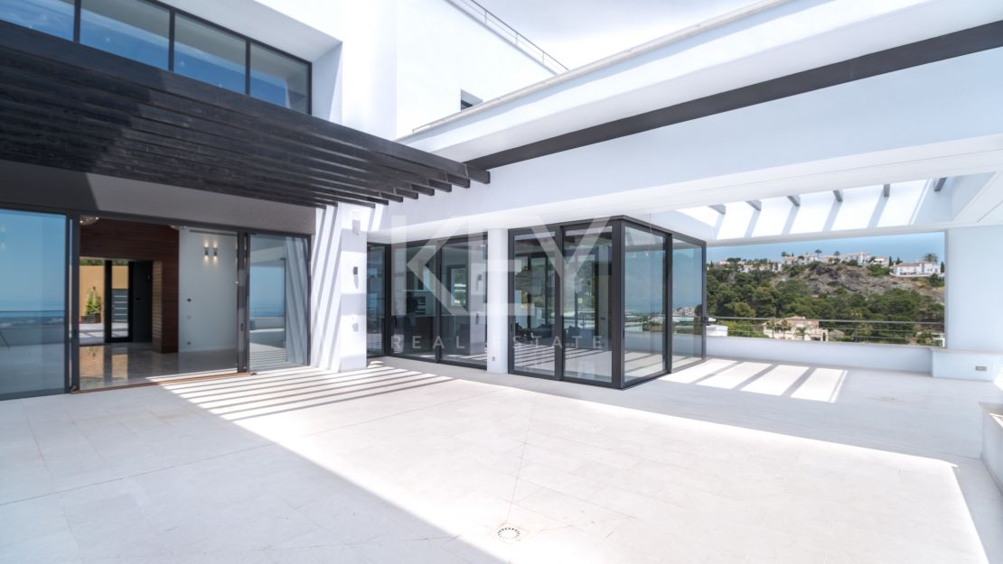 Modern villa for sale in Benahavis