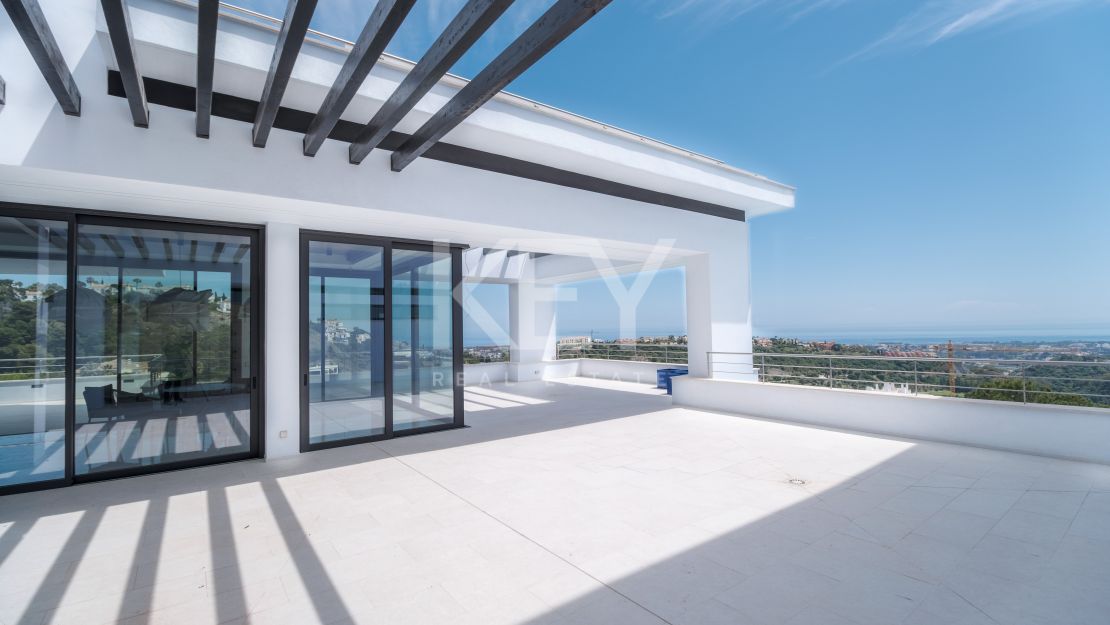 Modern villa for sale in Benahavis