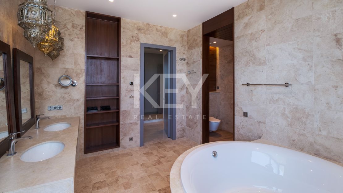 Modern villa for sale in Benahavis