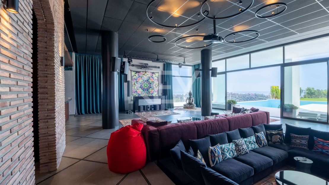 Modern villa for sale in Benahavis