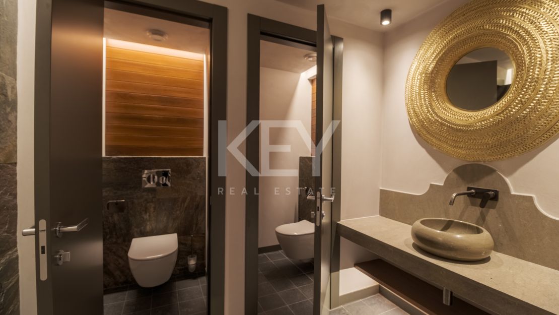 Modern villa for sale in Benahavis