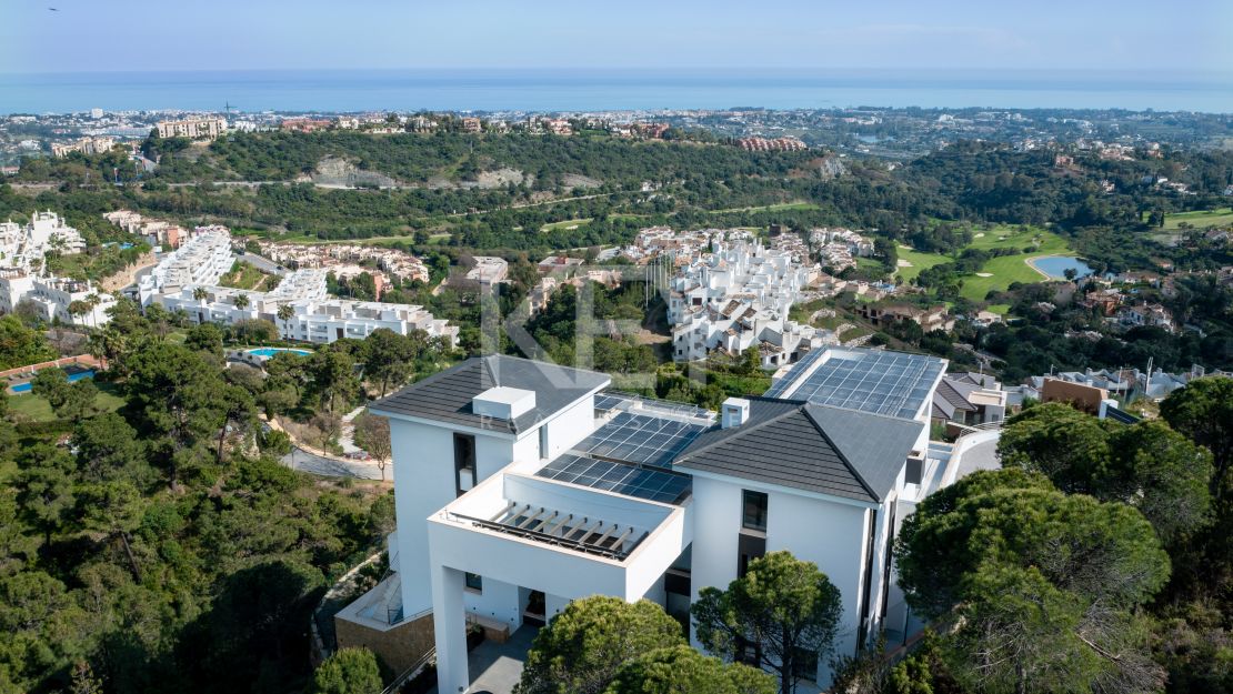 Modern villa for sale in Benahavis