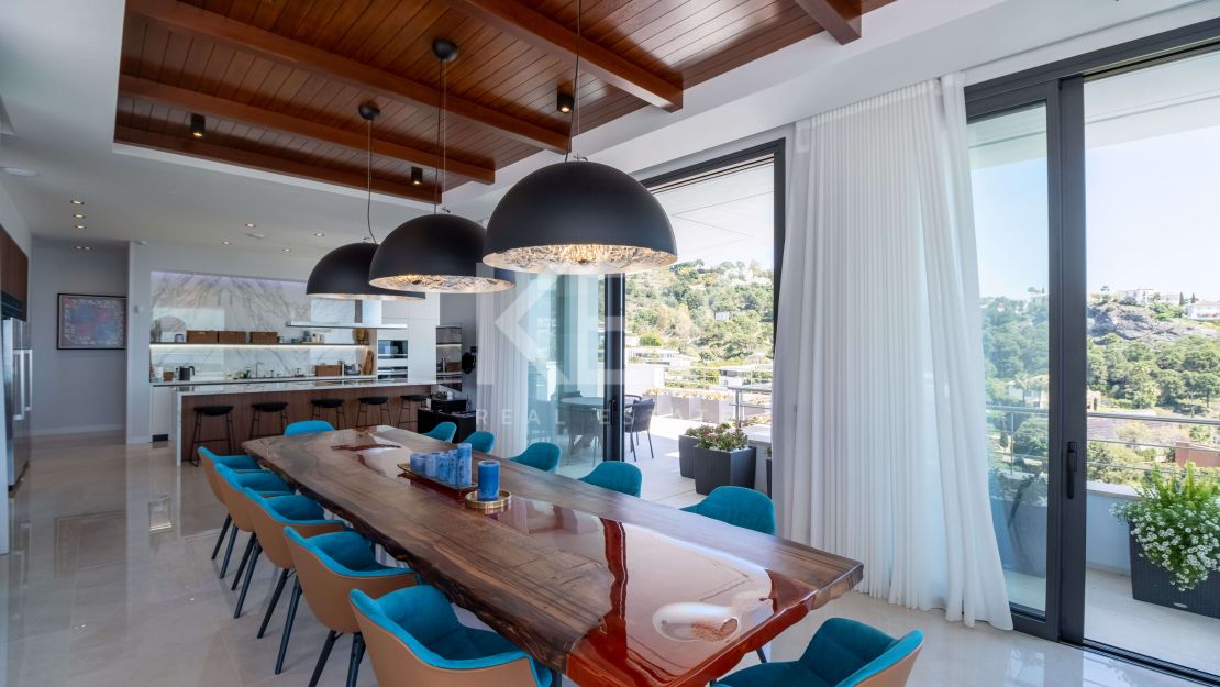 Modern villa for sale in Benahavis