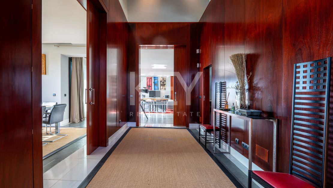 Fantástica villa con vistas panorámicas al mar en Los Altos de los Monteros, Marbella