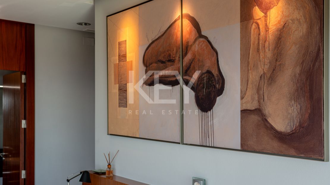 Fantástica villa con vistas panorámicas al mar en Los Altos de los Monteros, Marbella