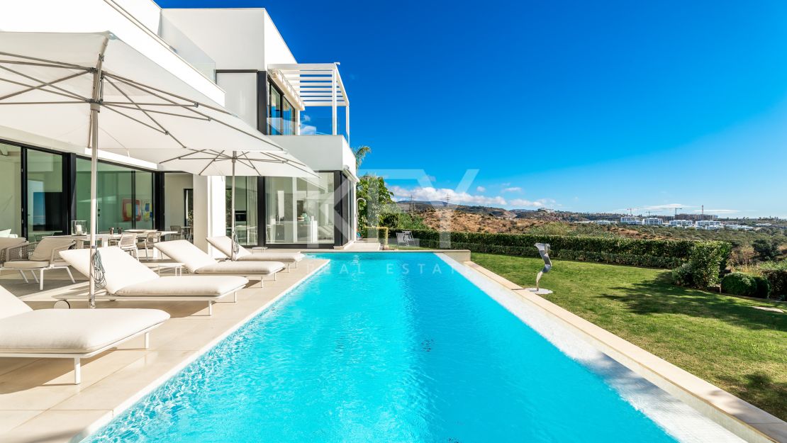 Modern Villa with panoramic sea views in Rio Real, Marbella East