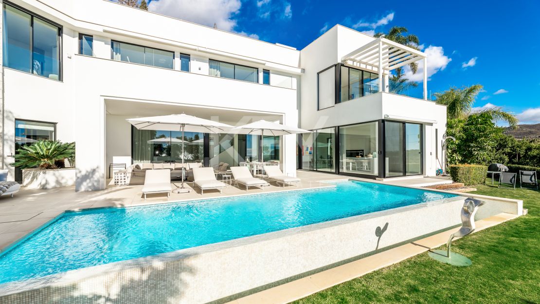 Modern Villa with panoramic sea views in Rio Real, Marbella East