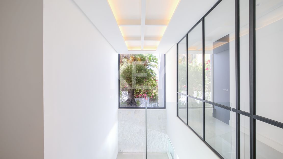 Modern Villa with panoramic sea views in Rio Real, Marbella East