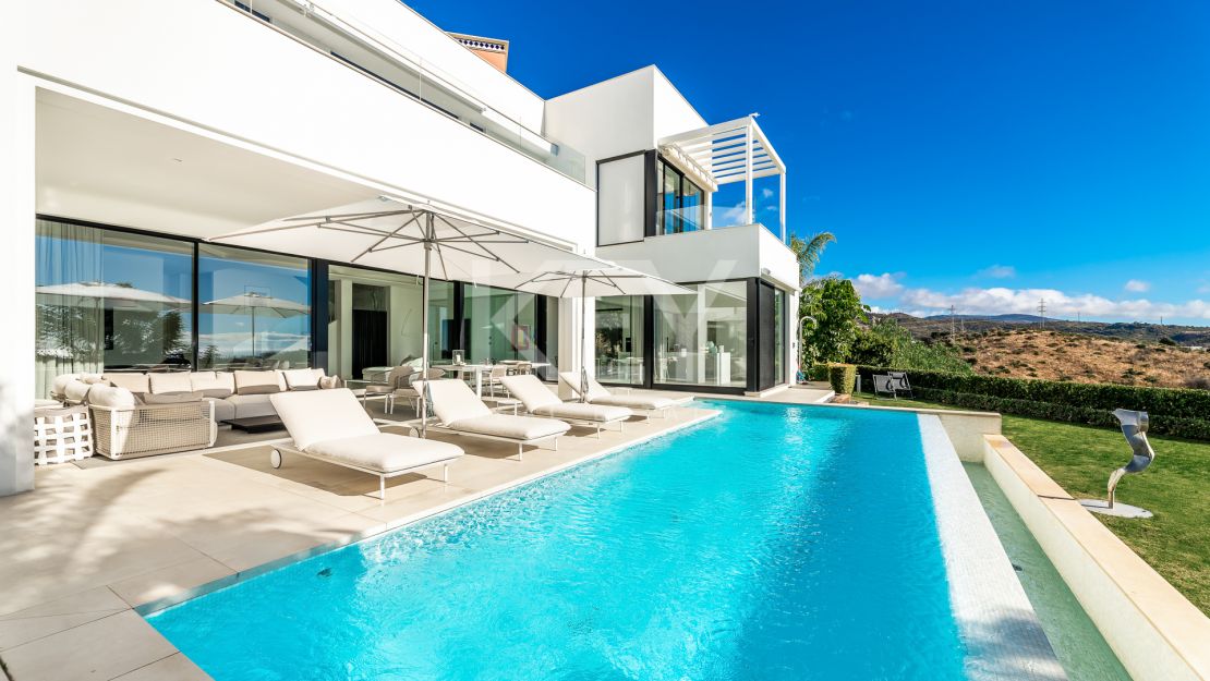 Modern Villa with panoramic sea views in Rio Real, Marbella East