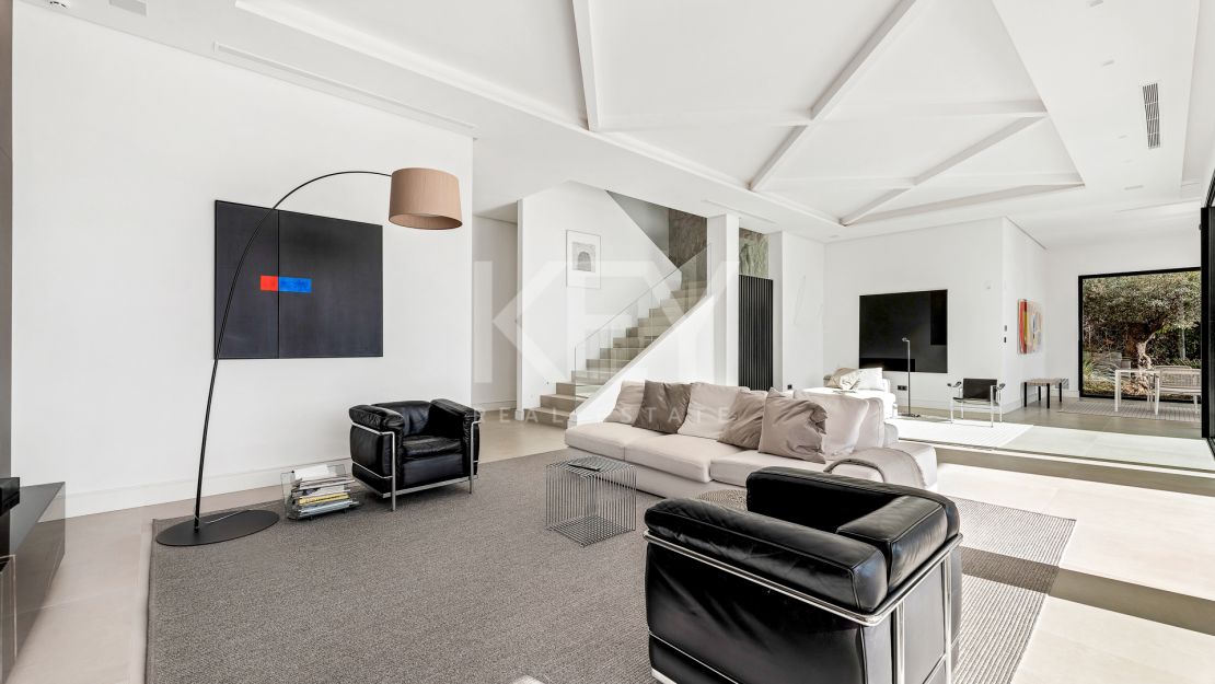 Modern Villa with panoramic sea views in Rio Real, Marbella East