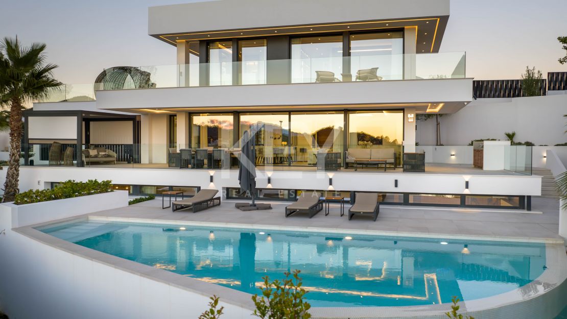 Modern villa for sale in Nueva Andalucia, Marbella