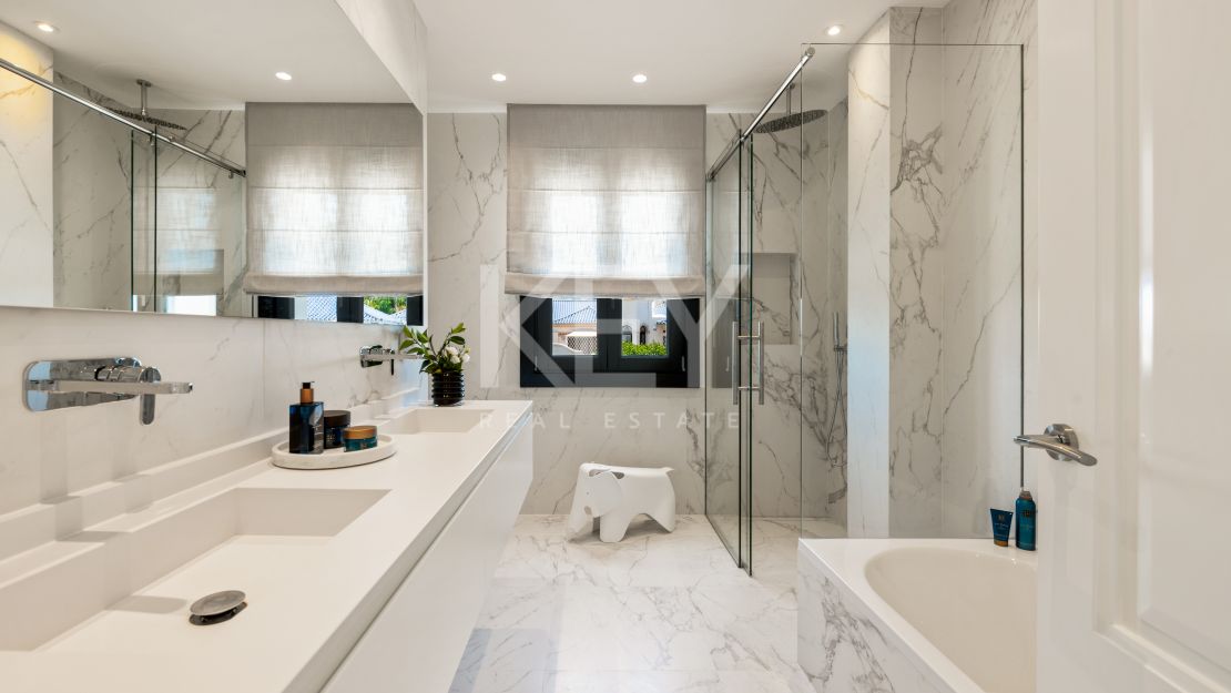 Elegant villa in La Cerquilla, Nueva Andalucia