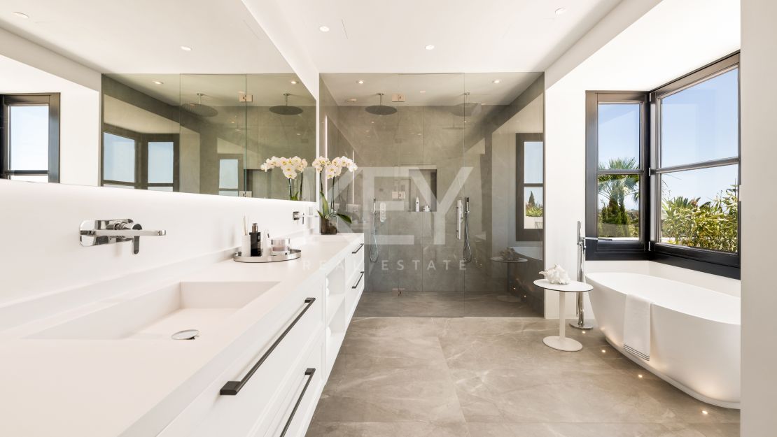 Elegant villa in La Cerquilla, Nueva Andalucia