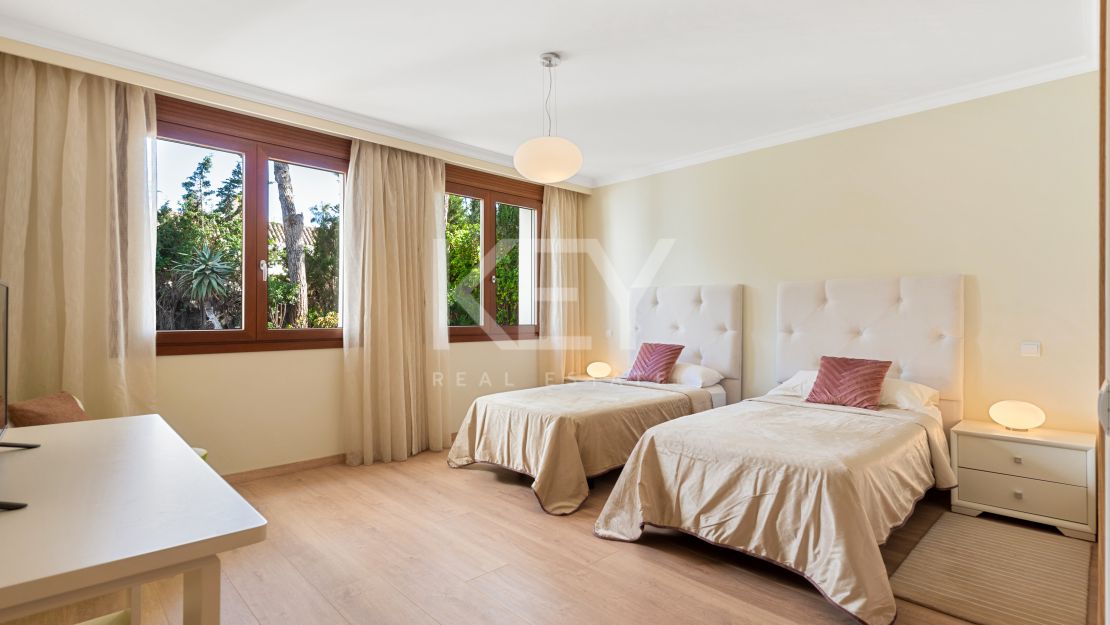 Villa Bianca: Family-Friendly Beachside Villa for Short-Term Rent in Puerto Banús, Marbella
