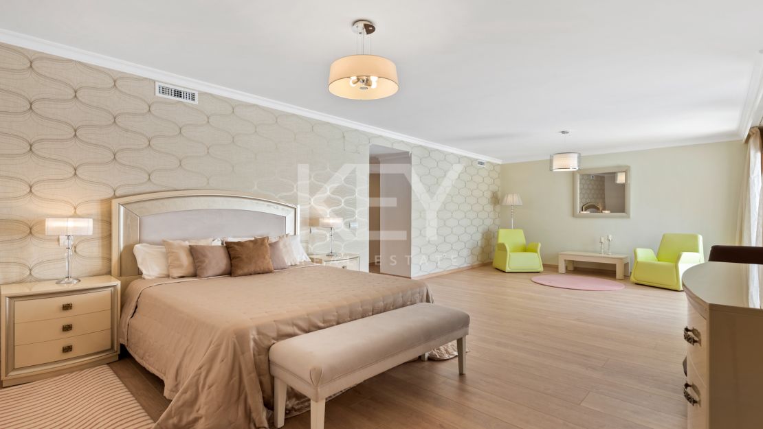 Villa Bianca: Family-Friendly Beachside Villa for Short-Term Rent in Puerto Banús, Marbella