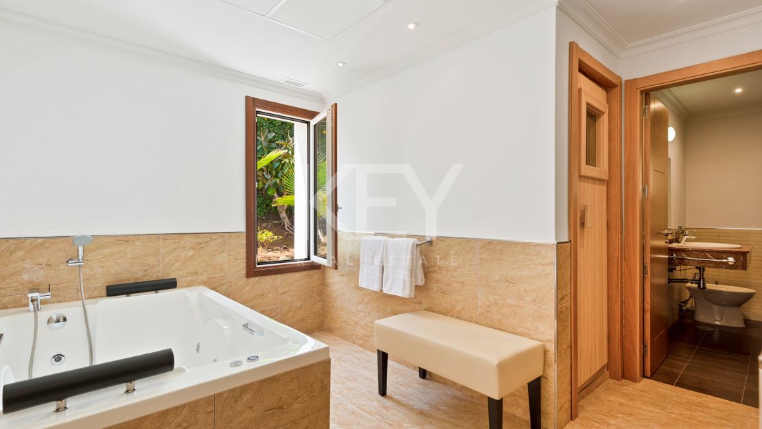 Villa Bianca: Family-Friendly Beachside Villa for Short-Term Rent in Puerto Banús, Marbella