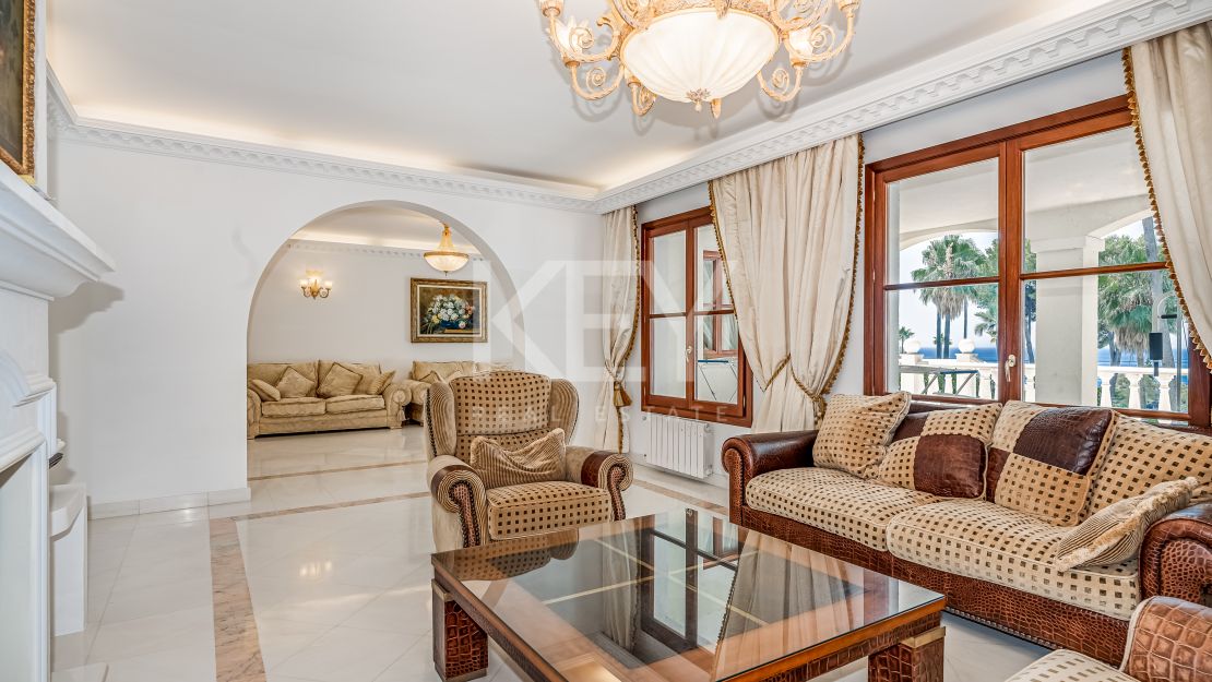Opportunity! Sea views villa in Golden Mile, Marbella