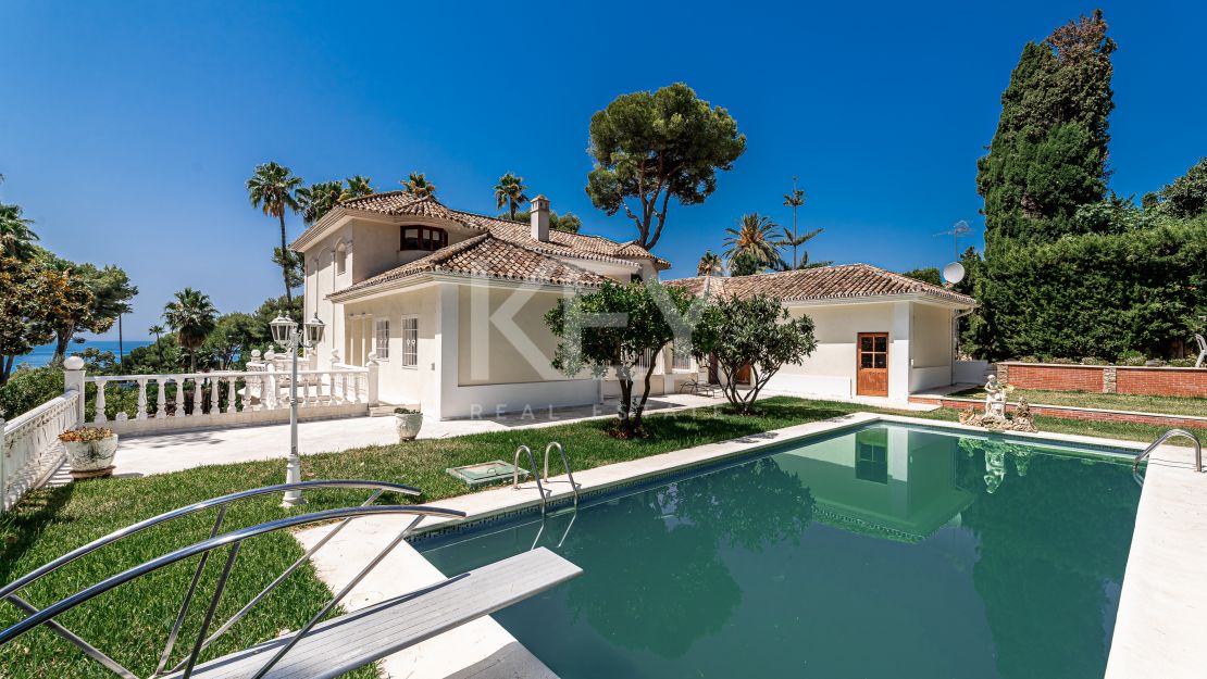 Opportunity! Sea views villa in Golden Mile, Marbella