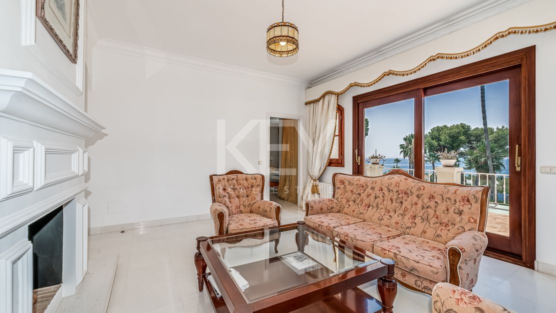 Opportunity! Sea views villa in Golden Mile, Marbella