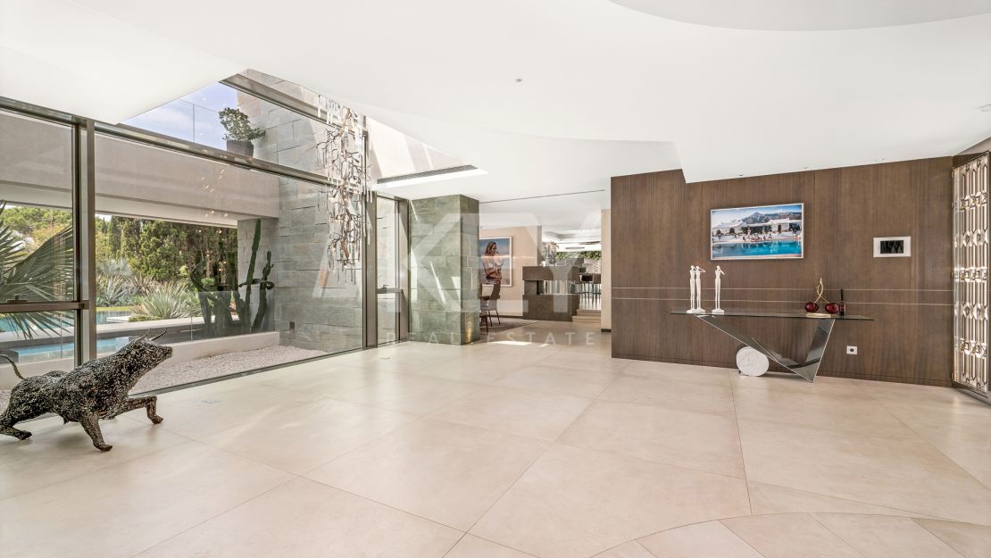 VILLA AMELIE: Luxurious beachside villa in Golden Mile, Marbella