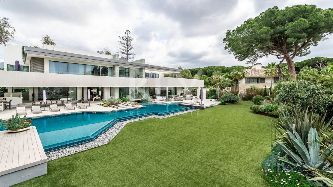 VILLA AMELIE: Luxurious beachside villa in Golden Mile, Marbella