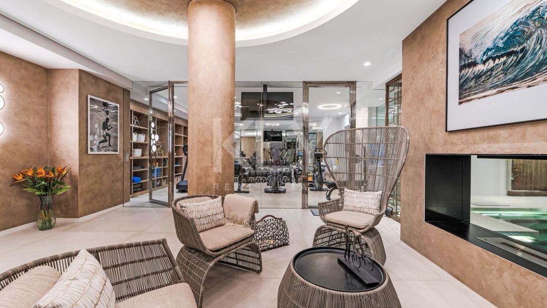 VILLA AMELIE: Luxurious beachside villa in Golden Mile, Marbella