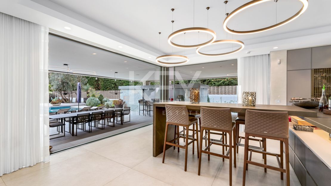 VILLA AMELIE: Luxurious beachside villa in Golden Mile, Marbella