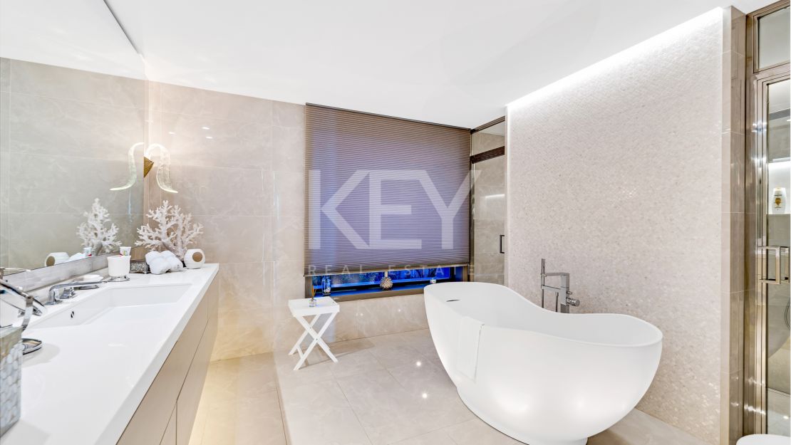 VILLA AMELIE: Luxurious beachside villa in Golden Mile, Marbella