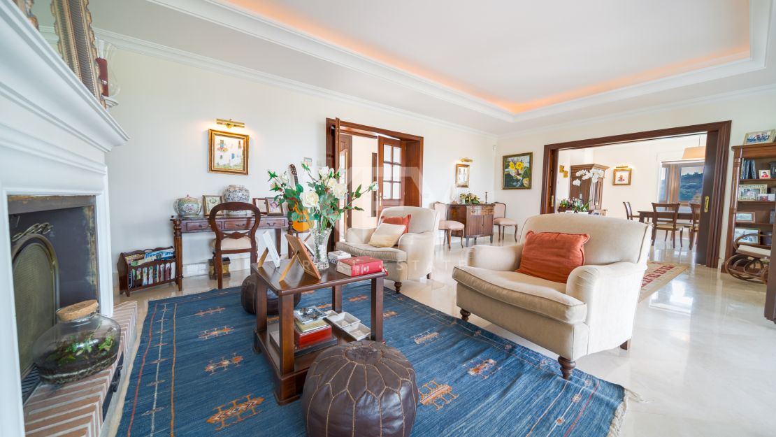 Spectacular 5-bedroom villa with panoramic sea views