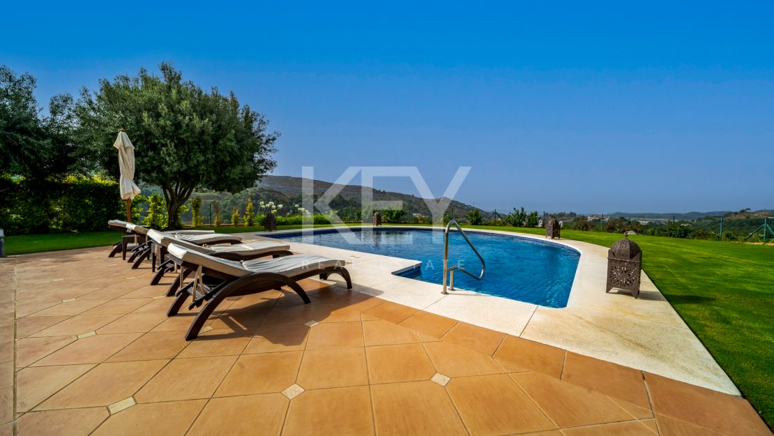 Spectacular 5-bedroom villa with panoramic sea views