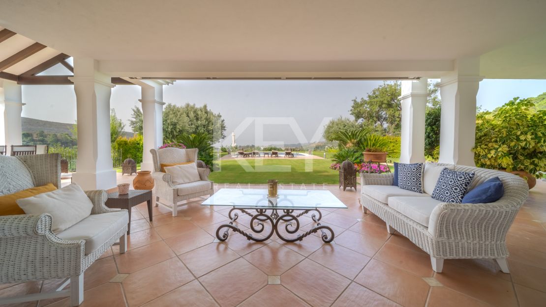 Spectacular 5-bedroom villa with panoramic sea views