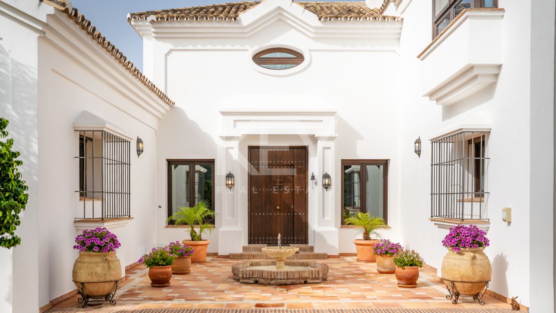 Spectacular 5-bedroom villa with panoramic sea views